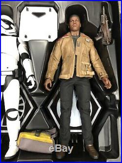 HOT TOYS Star Wars Finn & First Order Riot Control Stormtrooper Set MMS346
