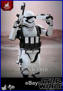 HOT TOYS Star Wars Force Awakens First Order Stormtrooper Jakku Exclusive 1/6