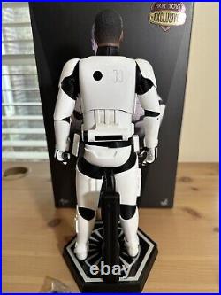 Hot Toys Finn First Order Stormtrooper MMS367 Star Wars Force Awakens 1/6 Figure