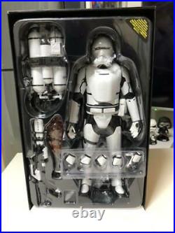 Hot Toys MMS 326 Star Wars Force Awakens First Order Flametrooper Figure
