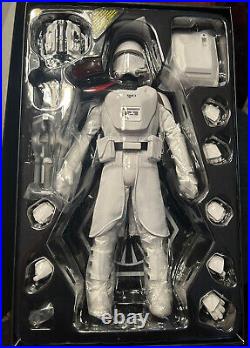 Hot Toys MMS322 First Order Snowtrooper Officer 1/6 Star Wars Figure