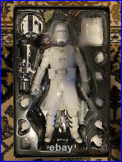 Hot Toys MMS322 Star Wars Ep 7 TFA First Order Snowtrooper Officer 1/6 Scale