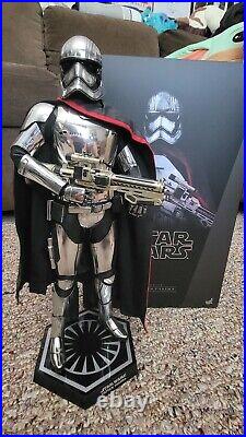 Hot Toys MMS328 1/6 First Order Captain Phasma Star Wars The Force Awakens