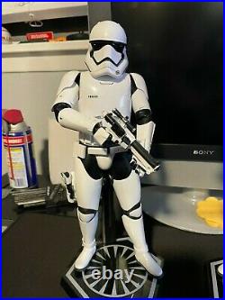 Hot Toys MMS335 Star Wars The Force Awakens First Order Stormtrooper Officer Set