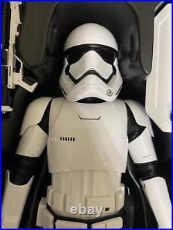 Hot Toys MMS346 Star Wars Force Awakens First Order Riot Stormtrooper & Finn