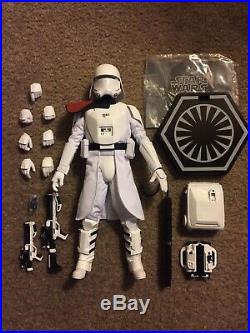 Hot Toys Star Wars 1/6 First Order Snowtrooper Officer Figure