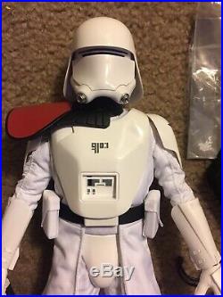Hot Toys Star Wars 1/6 First Order Snowtrooper Officer Figure