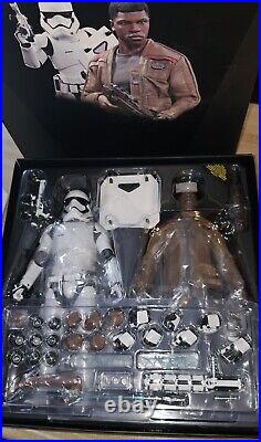 Hot Toys Star Wars Finn & First Order Riot Trooper mms346 1/6 Scale Set