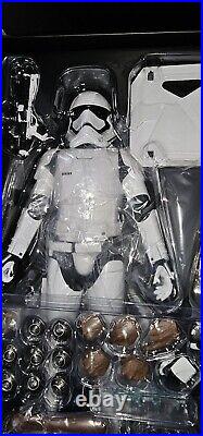 Hot Toys Star Wars Finn & First Order Riot Trooper mms346 1/6 Scale Set