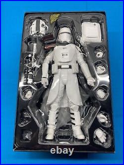 Hot Toys Star Wars First Order Snow Trooper Officer mms322 1/6 Scale