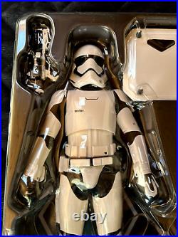 Hot Toys Star Wars Force Awakens Finn & First Order Riot Trooper Set MMS346