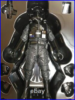 Hot toys Star Wars 1/6 scale first order tie pilot