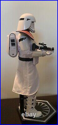 Hot toys star wars 1/6 scale First Order Snow Trooper