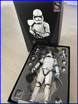 Sideshow Hot Toys Star Wars First Order Stormtrooper MMS316 1/6 Mint